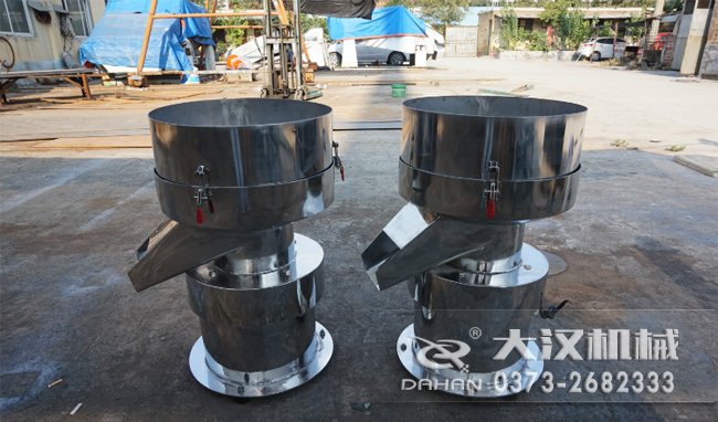 不銹鋼涂料振動篩是一種比較受用戶歡迎的產品之一，主要優勢耐酸堿，不生銹，使用壽命長。