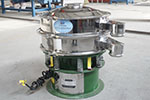600型三次元振動篩，產量可達500kg/h。